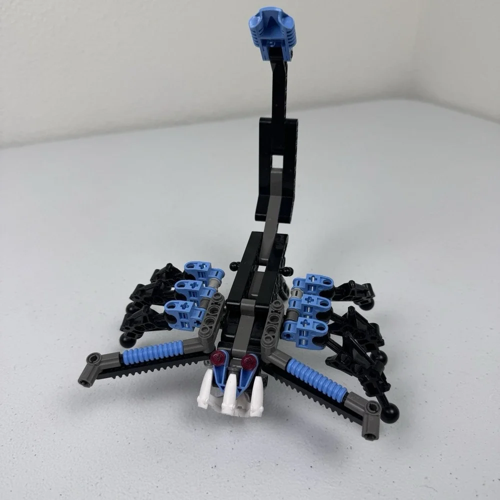 LEGO BIONICLE: Nui-Jaga (8548) - Only Blue 99% Complete